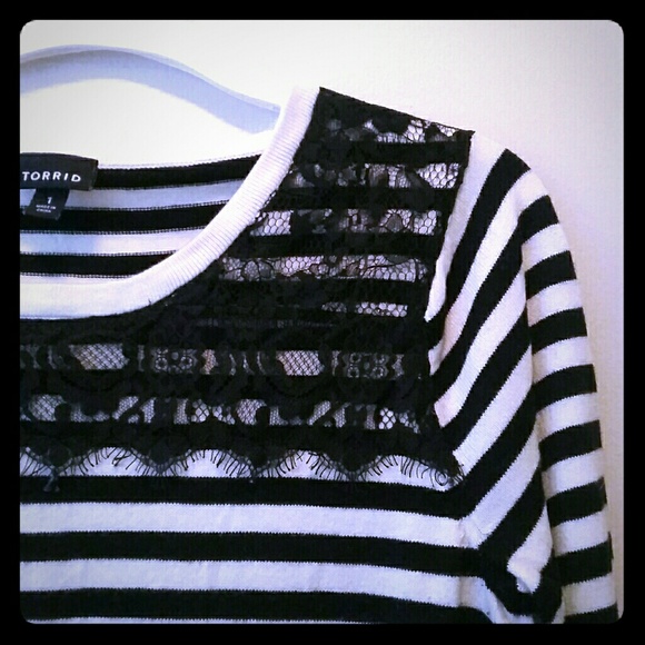 ❌SOLD❌Torrid Size 1 Womens 1X Sweater Lace - Picture 1 of 6